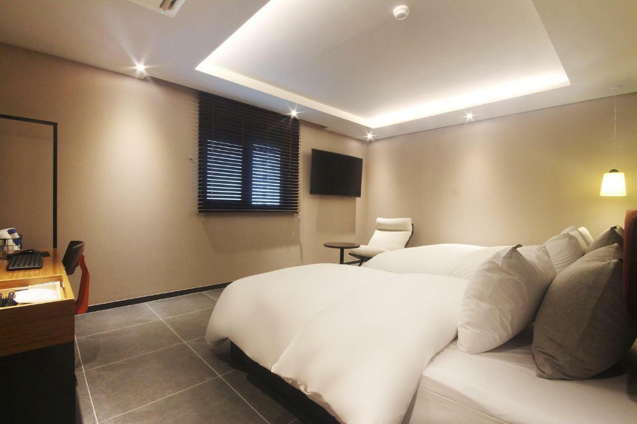 Brown Dot Hotel Seomyeon Busan Ngoại thất bức ảnh