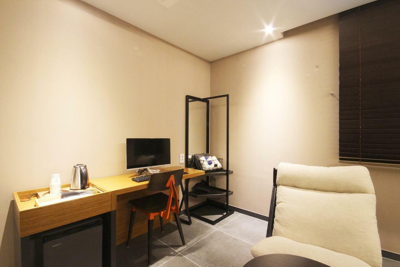 Brown Dot Hotel Seomyeon Busan Ngoại thất bức ảnh